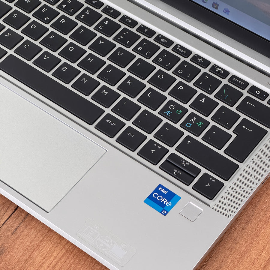 HP EliteBook 830 G8 — ekran