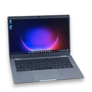 Ноутбук Dell Latitude 5320 серебристого цвета с 13,3-дюймовым экраном, клавиатурой и тачпадом.