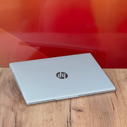 Laptopty od 500 zł silver HP EliteBook 440 G6 laptop with Intel HD Graphics